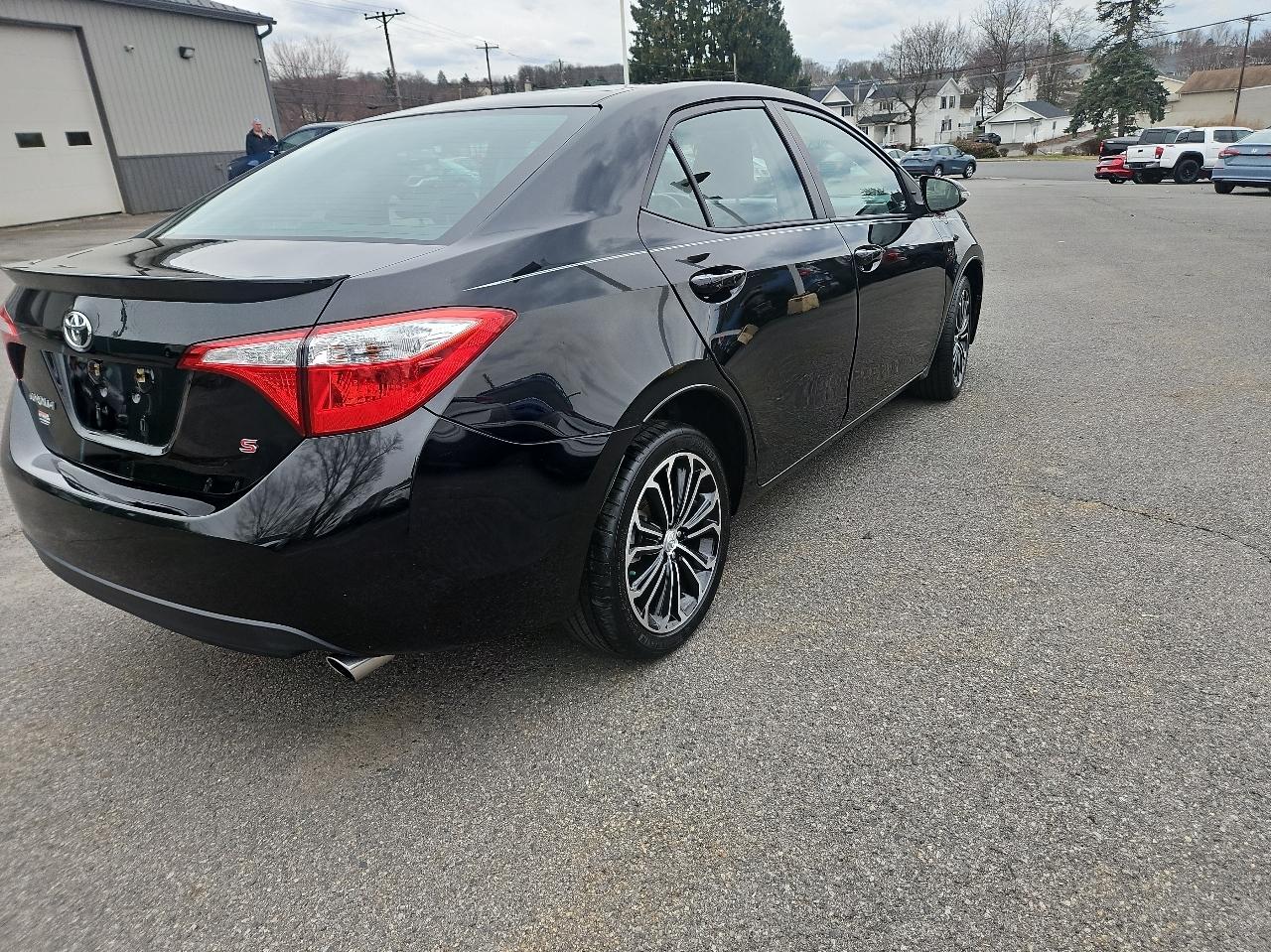 Toyota Corolla 4dr Sdn CVT S Plus (Natl) 2015