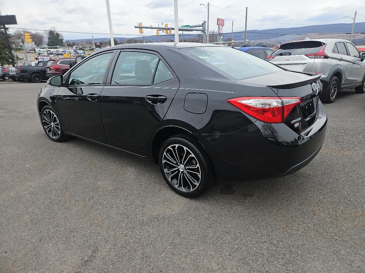 Toyota Corolla 4dr Sdn CVT S Plus (Natl) 2015