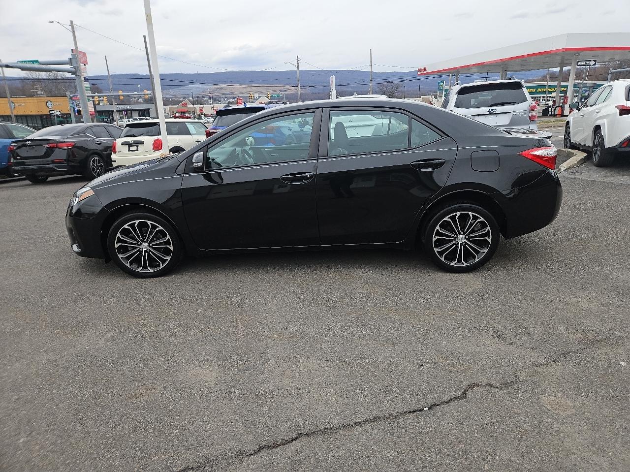 Toyota Corolla 4dr Sdn CVT S Plus (Natl) 2015