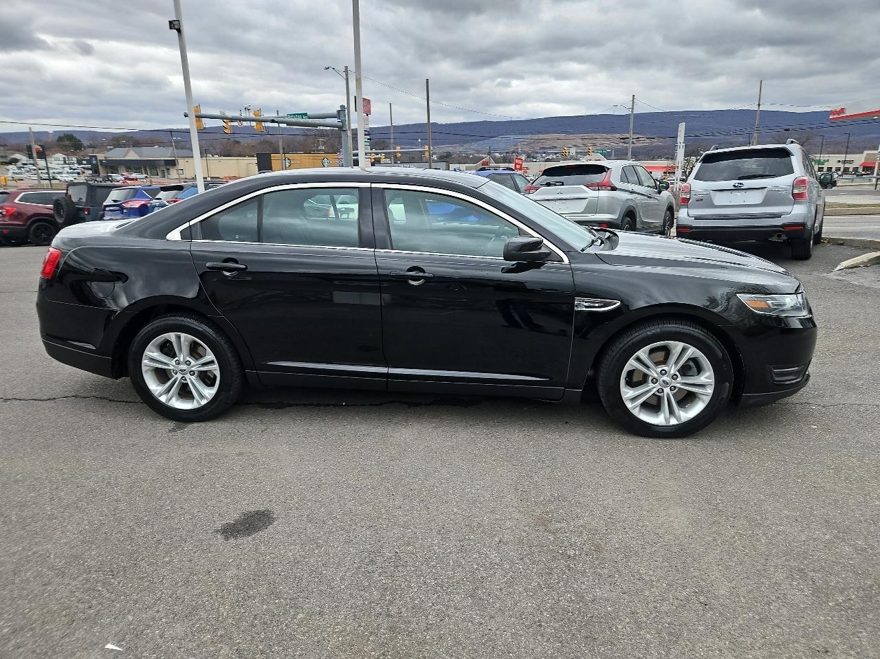 Ford Taurus 4dr Sdn SEL FWD 2016