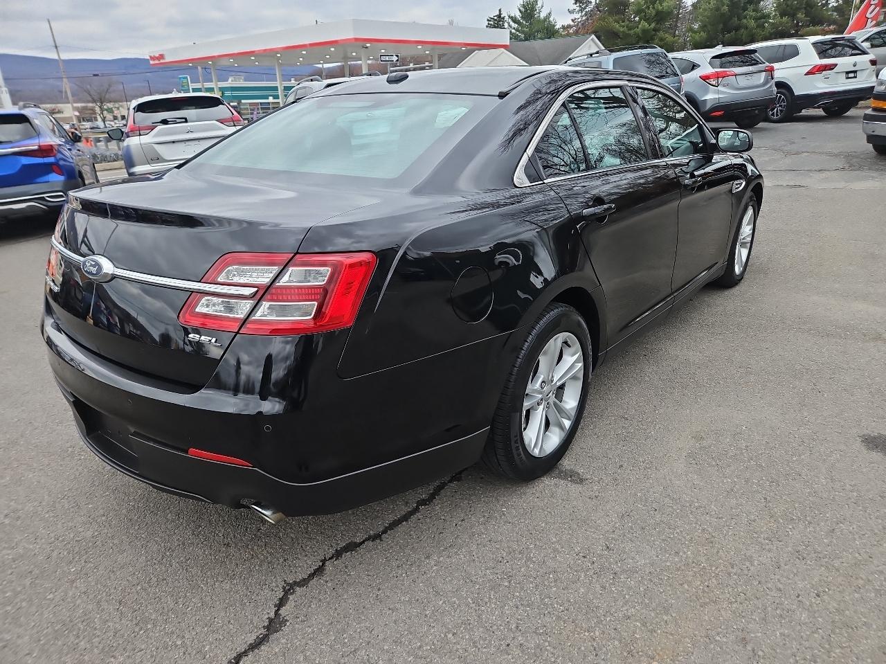 Ford Taurus 4dr Sdn SEL FWD 2016