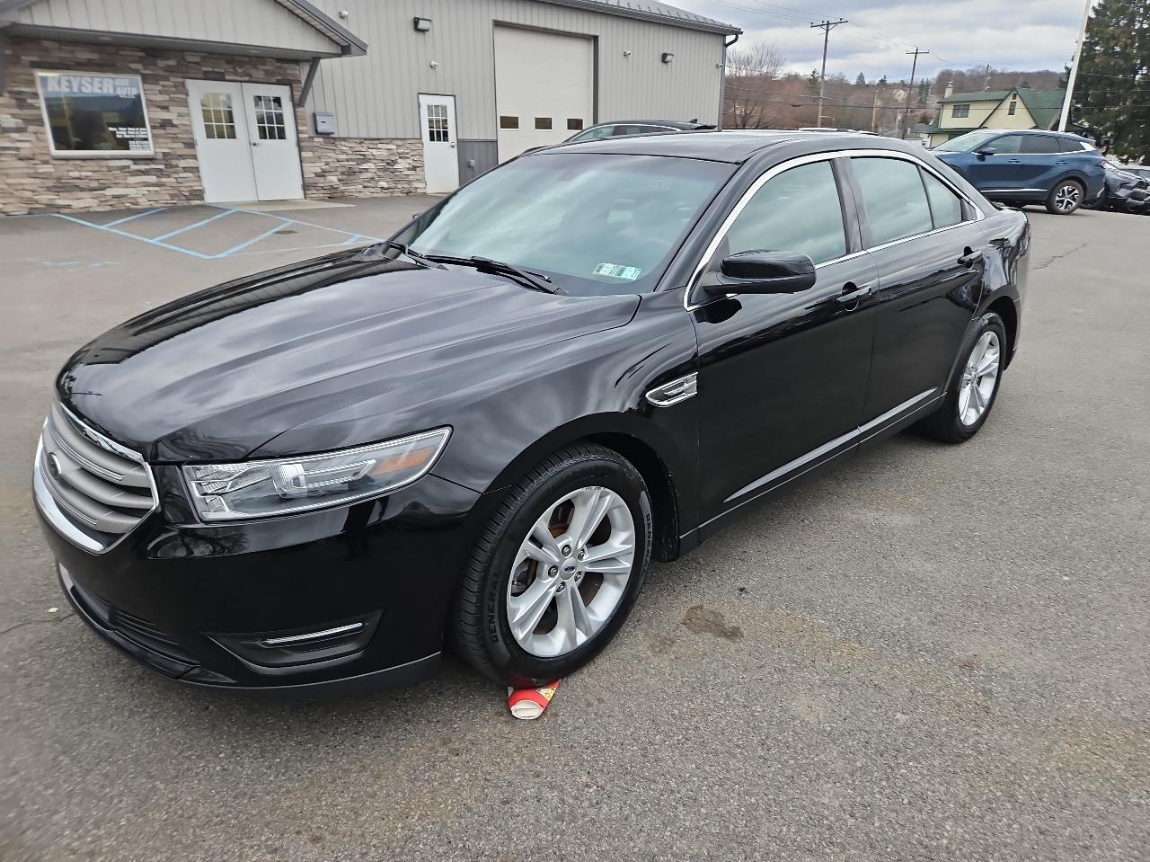 Ford Taurus 4dr Sdn SEL FWD 2016