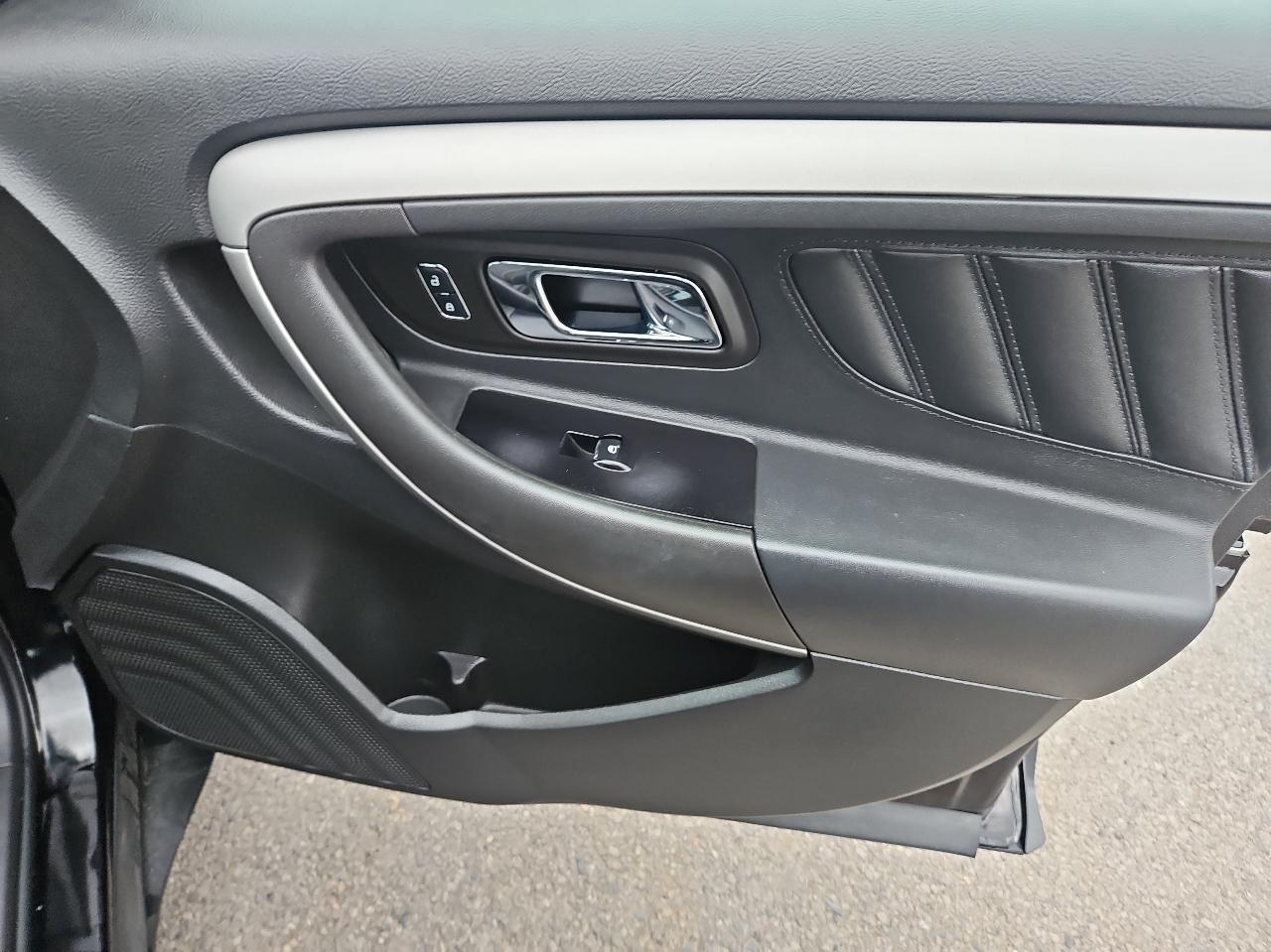 Ford Taurus 4dr Sdn SEL FWD 2016