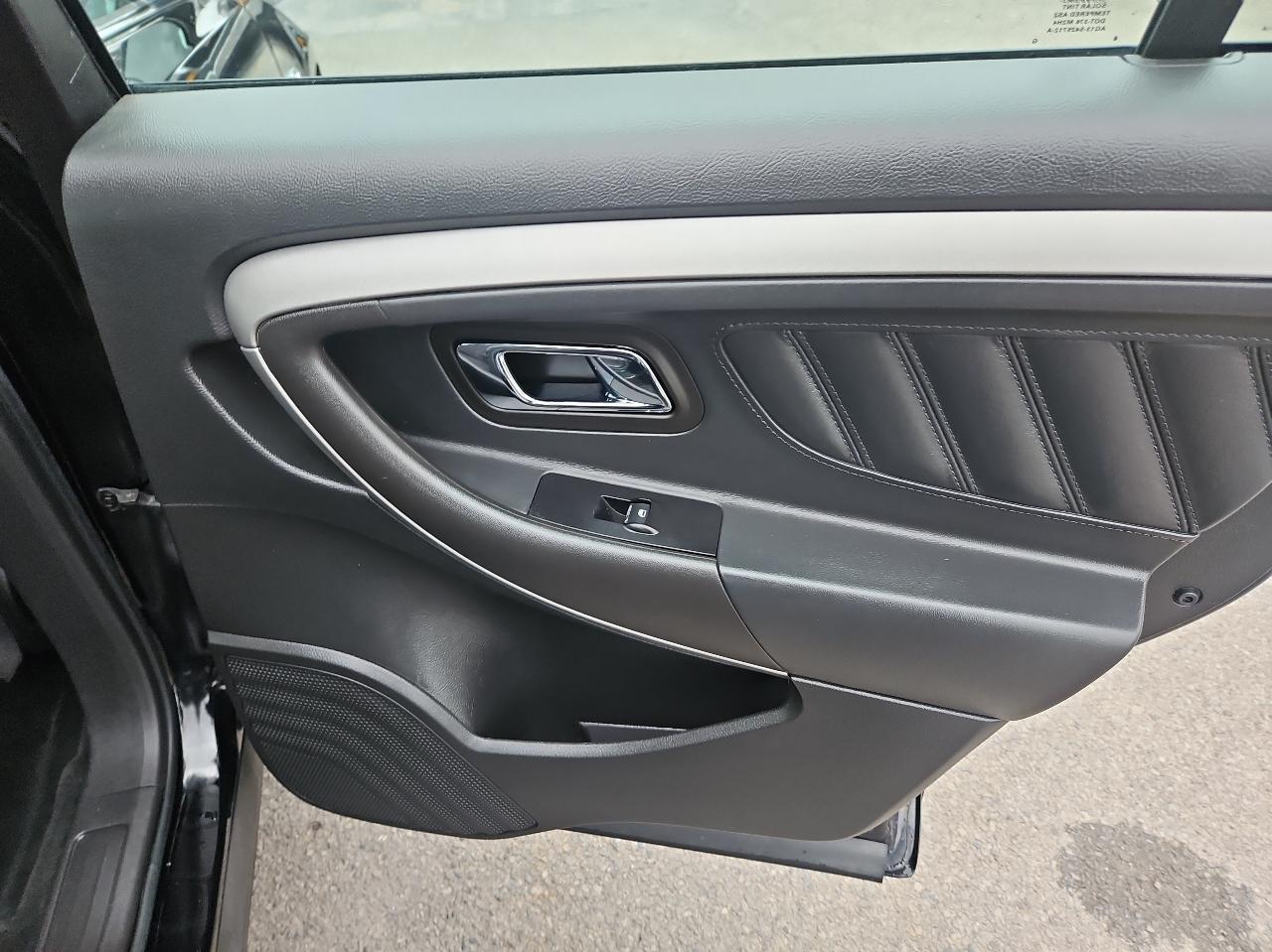 Ford Taurus 4dr Sdn SEL FWD 2016