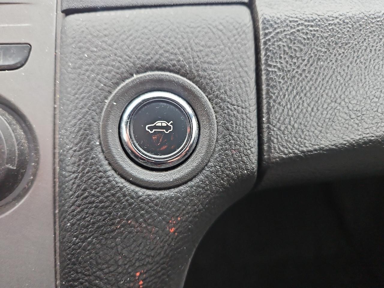 Ford Taurus 4dr Sdn SEL FWD 2016