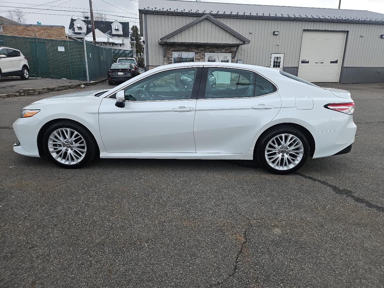 Toyota Camry XLE Auto (Natl) 2018