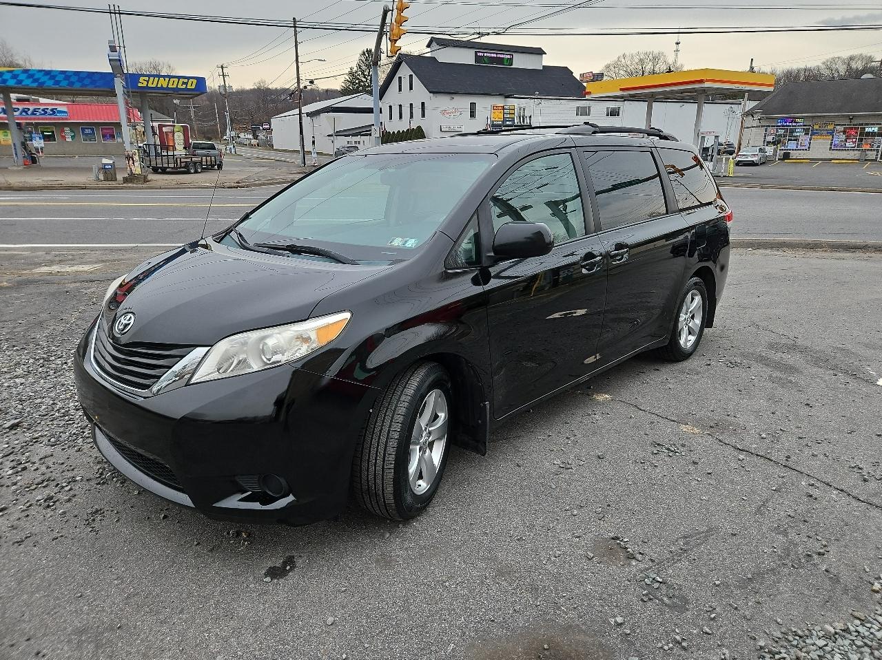 Toyota Sienna 5dr 7-Pass Van V6 LE FWD (Natl) 2013