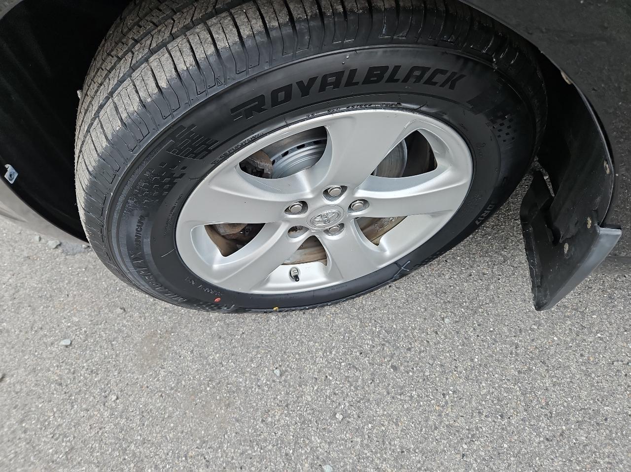 Toyota Sienna 5dr 7-Pass Van V6 LE FWD (Natl) 2013