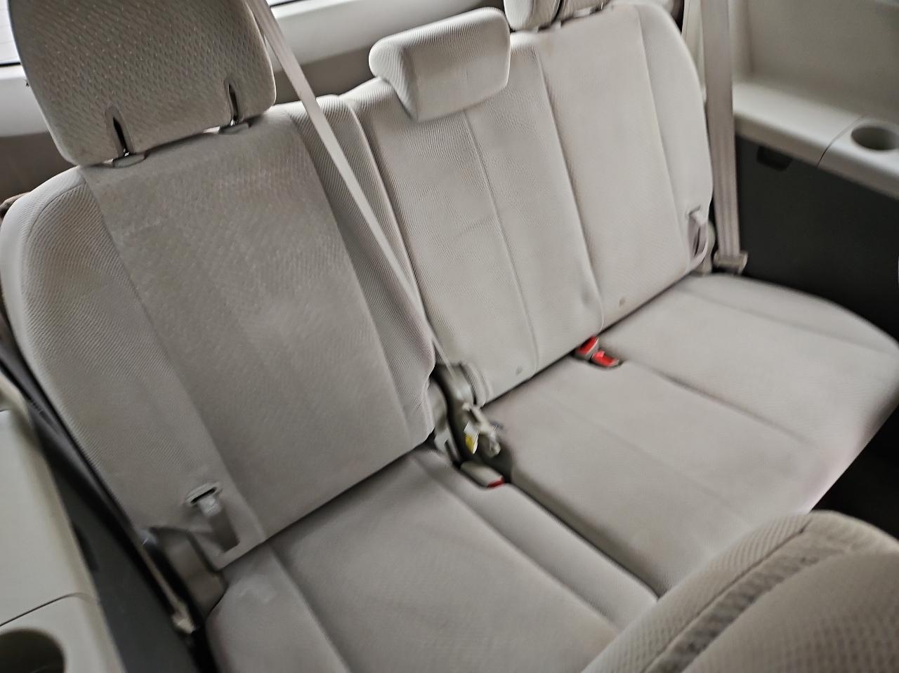 Toyota Sienna 5dr 7-Pass Van V6 LE FWD (Natl) 2013