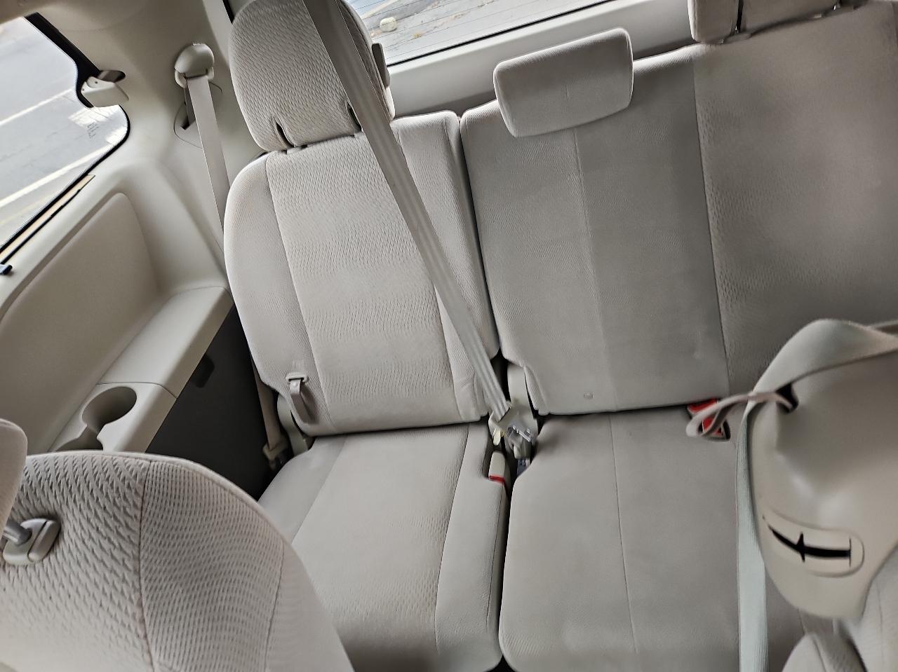 Toyota Sienna 5dr 7-Pass Van V6 LE FWD (Natl) 2013