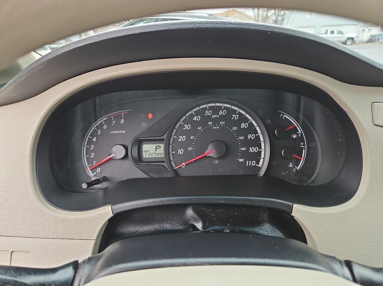 Toyota Sienna 5dr 7-Pass Van V6 LE FWD (Natl) 2013