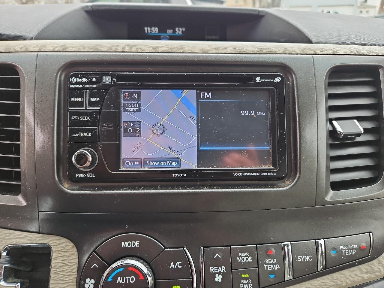 Toyota Sienna 5dr 7-Pass Van V6 LE FWD (Natl) 2013