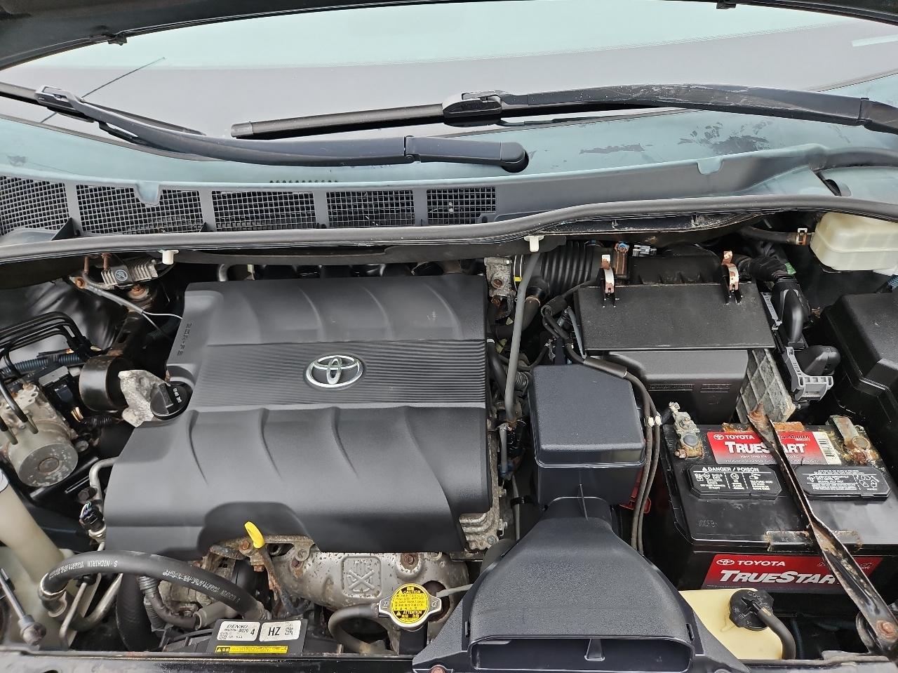 Toyota Sienna 5dr 7-Pass Van V6 LE FWD (Natl) 2013