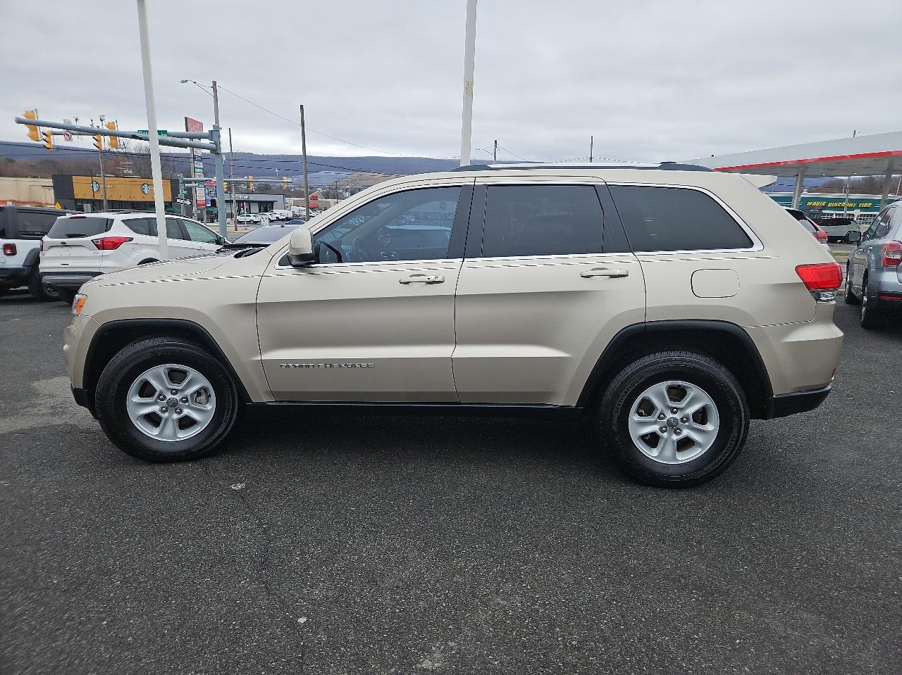 Jeep Grand Cherokee 4WD 4dr Laredo 2015