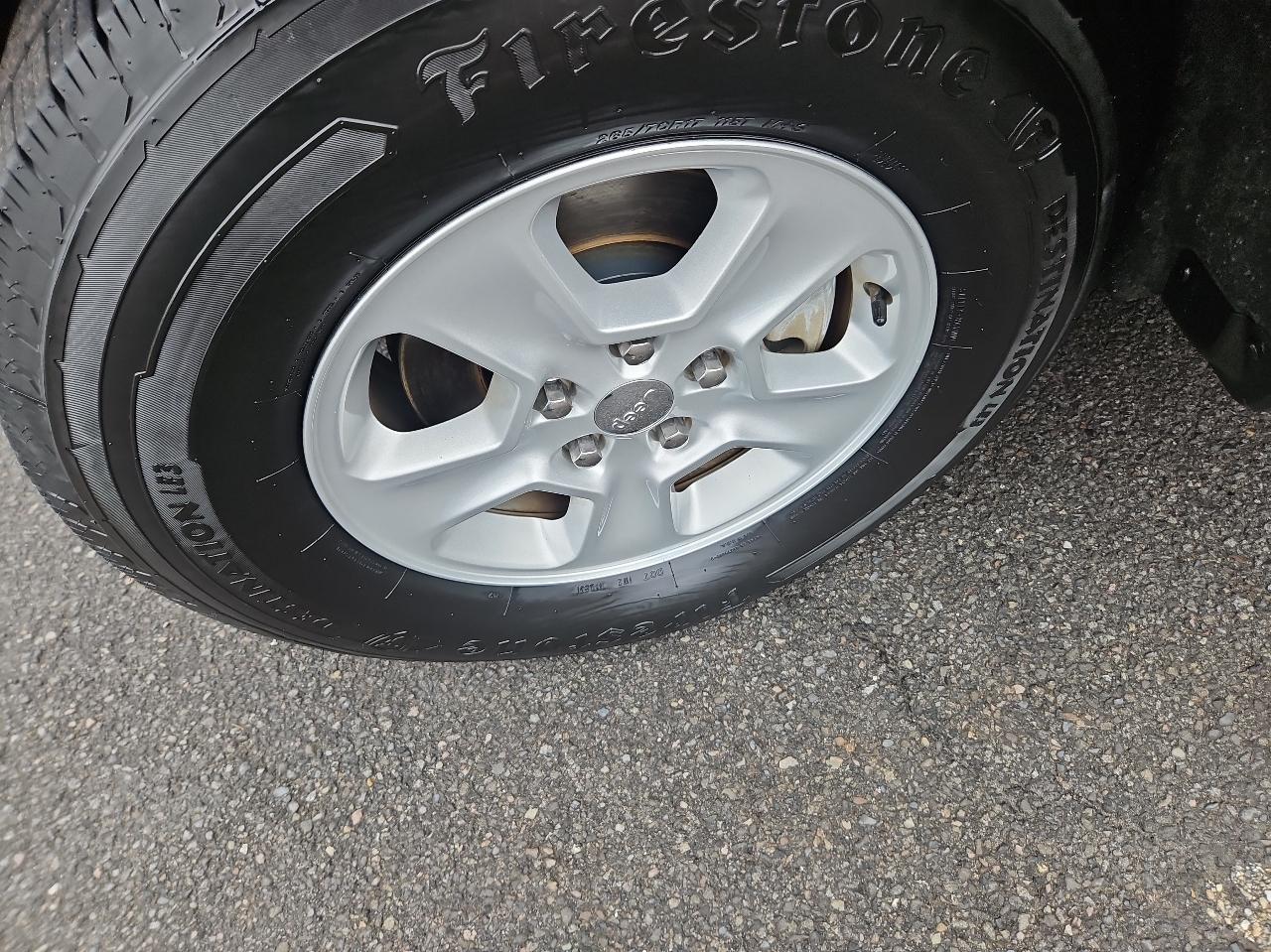 Jeep Grand Cherokee 4WD 4dr Laredo 2015