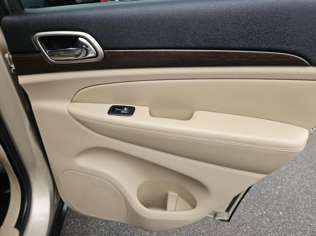 Jeep Grand Cherokee 4WD 4dr Laredo 2015