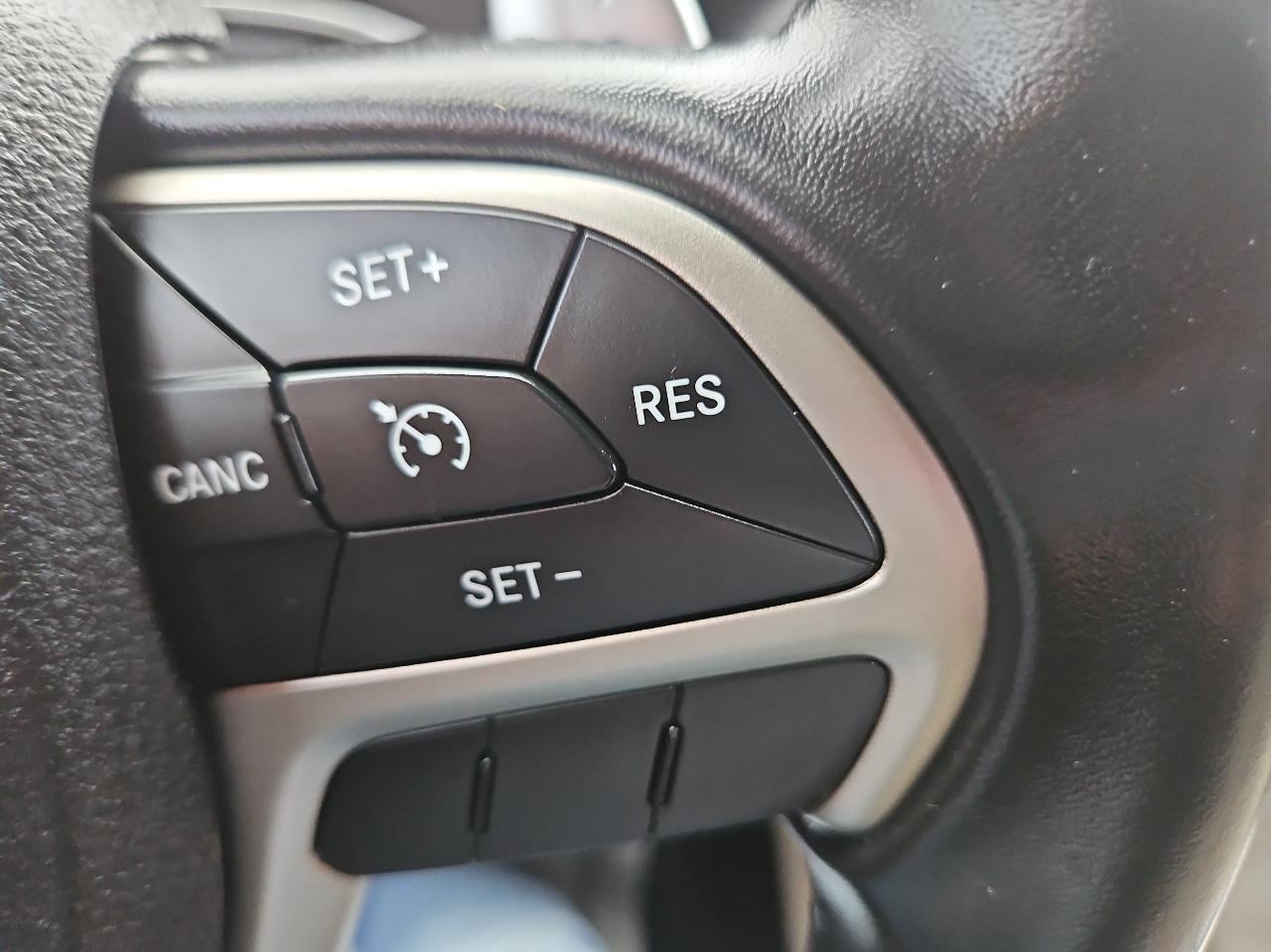 Jeep Grand Cherokee 4WD 4dr Laredo 2015