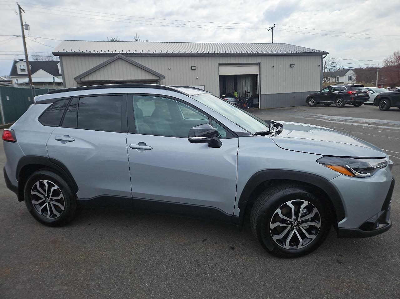 View vehicle photo 2