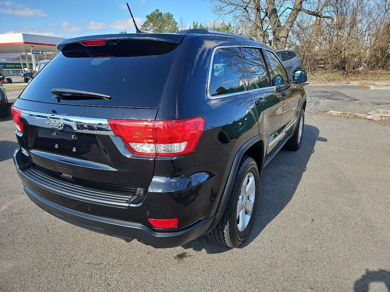 Jeep Grand Cherokee 4WD 4dr Laredo 2012