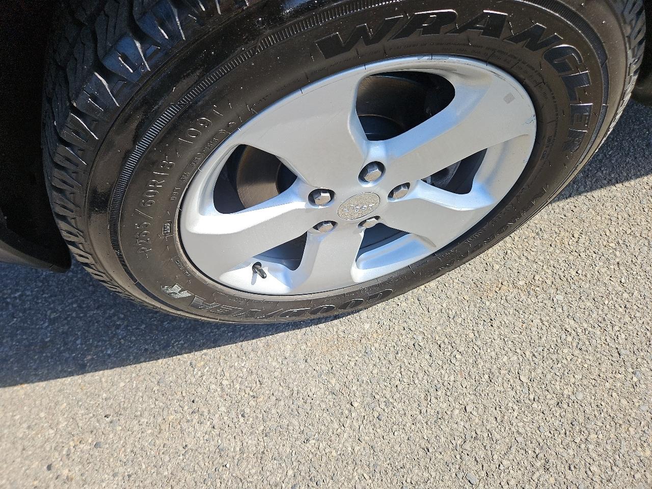 Jeep Grand Cherokee 4WD 4dr Laredo 2012