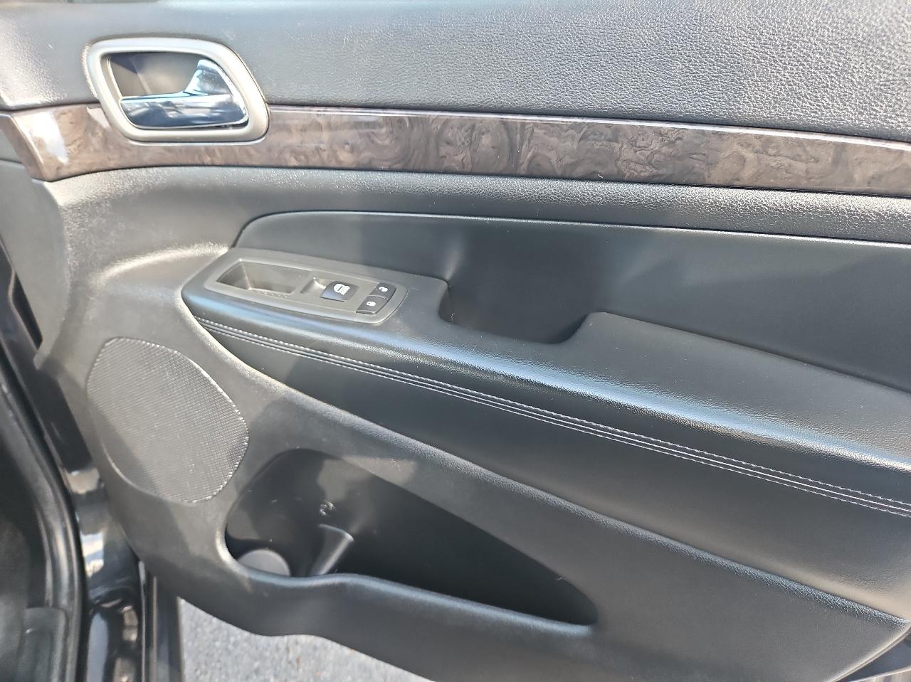 Jeep Grand Cherokee 4WD 4dr Laredo 2012