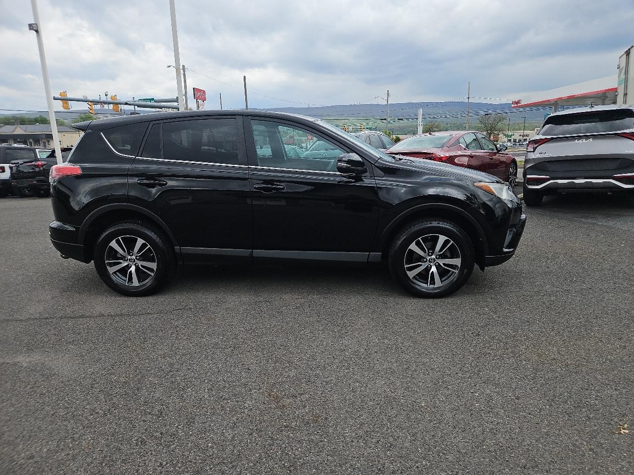 Toyota RAV4 AWD 4dr XLE (Natl) 2018