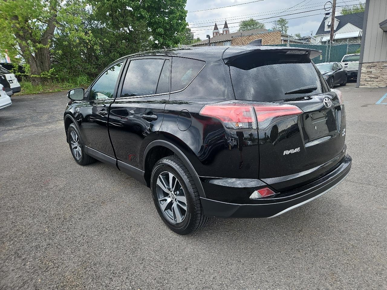 Toyota RAV4 AWD 4dr XLE (Natl) 2018