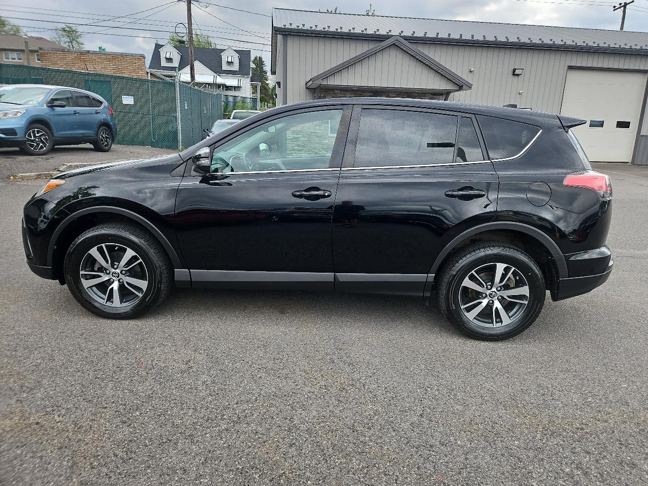 Toyota RAV4 AWD 4dr XLE (Natl) 2018