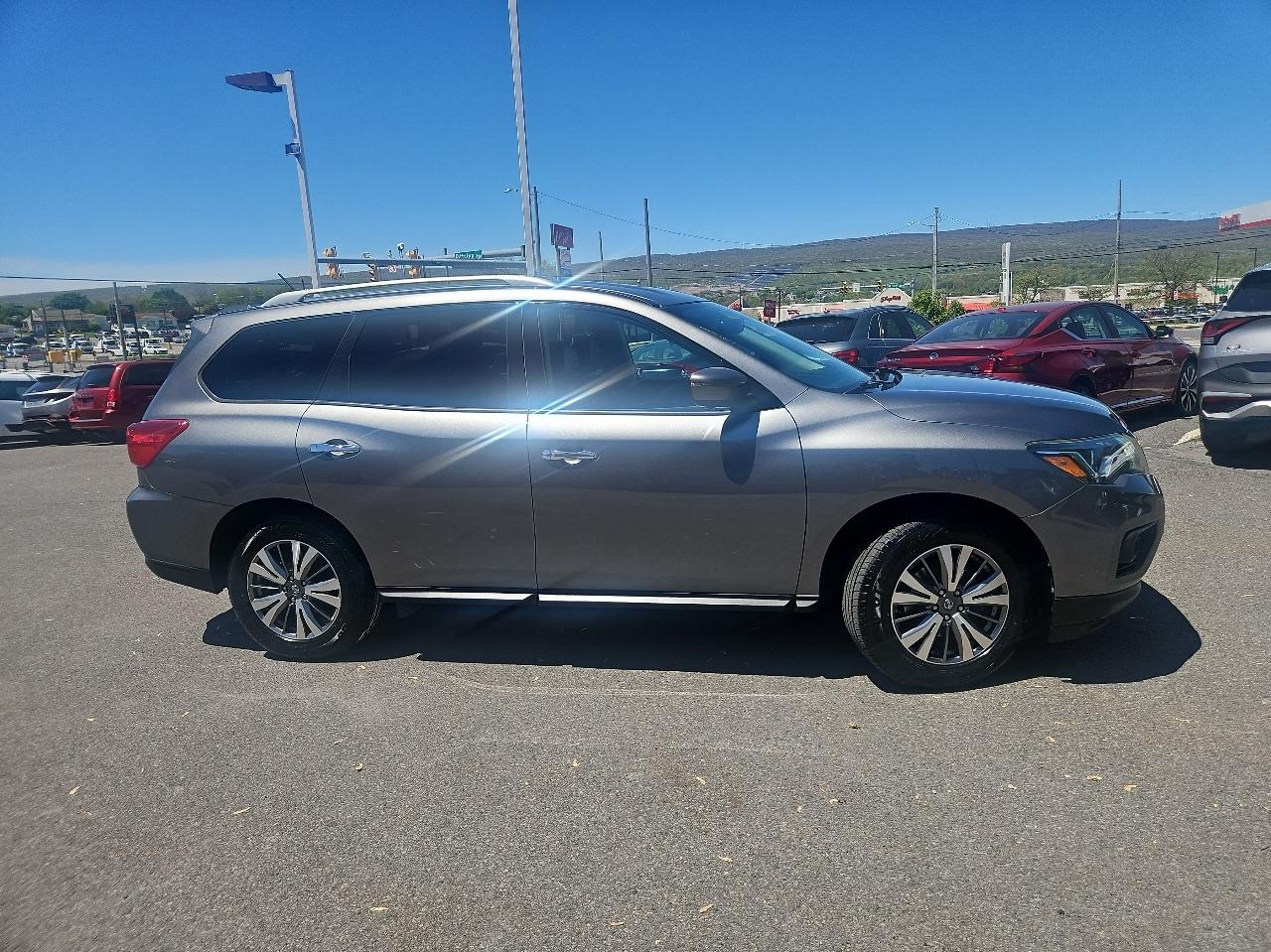 Nissan Pathfinder FWD SL 2018