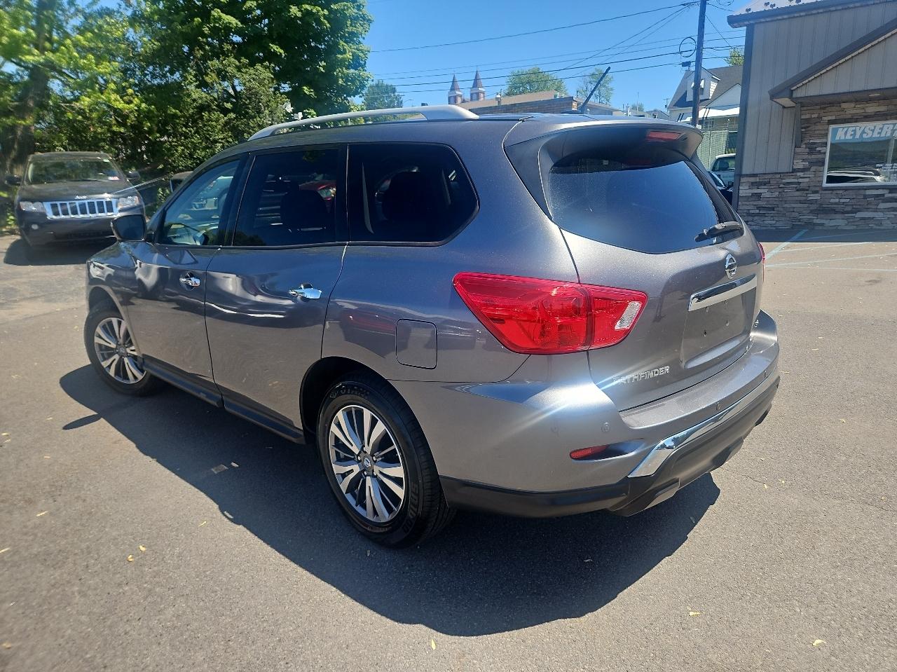 Nissan Pathfinder FWD SL 2018