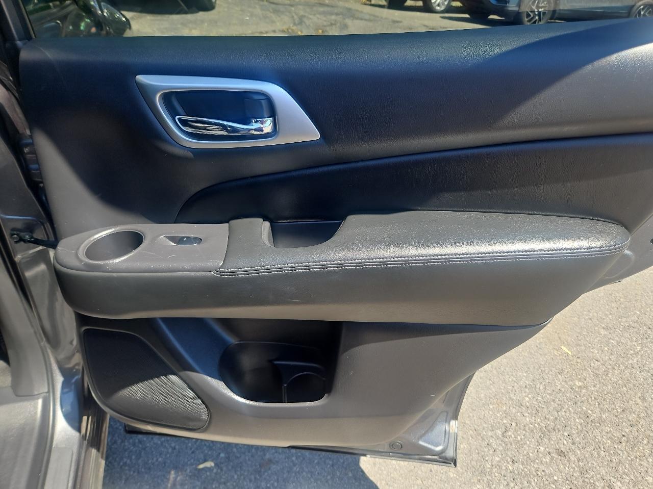 Nissan Pathfinder FWD SL 2018