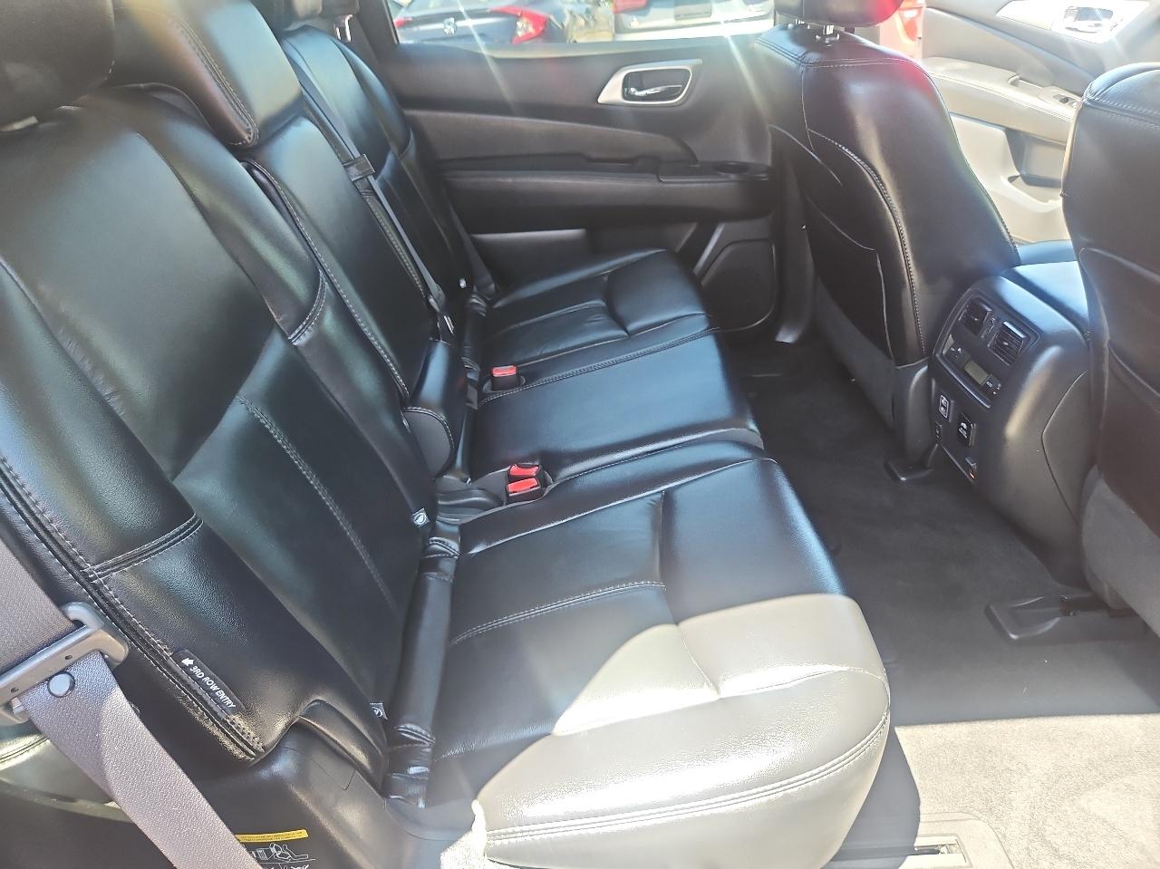 Nissan Pathfinder FWD SL 2018