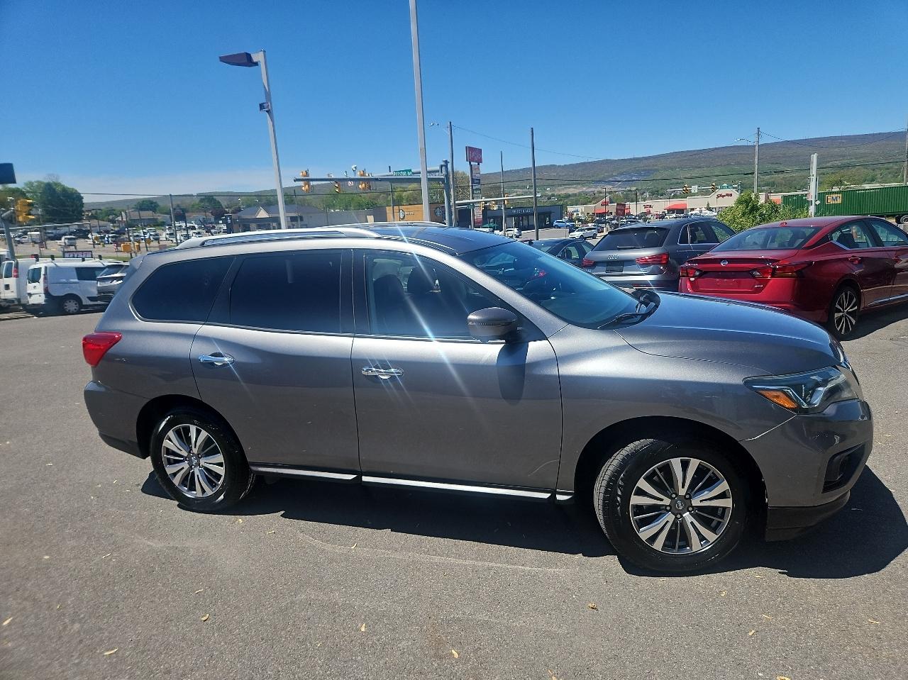 Nissan Pathfinder FWD SL 2018