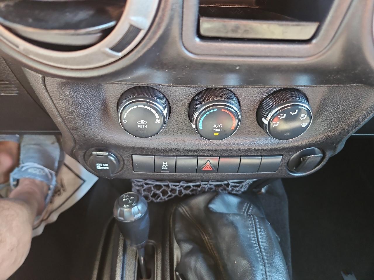 Jeep Wrangler Unlimited 4WD 4dr Sport 2012