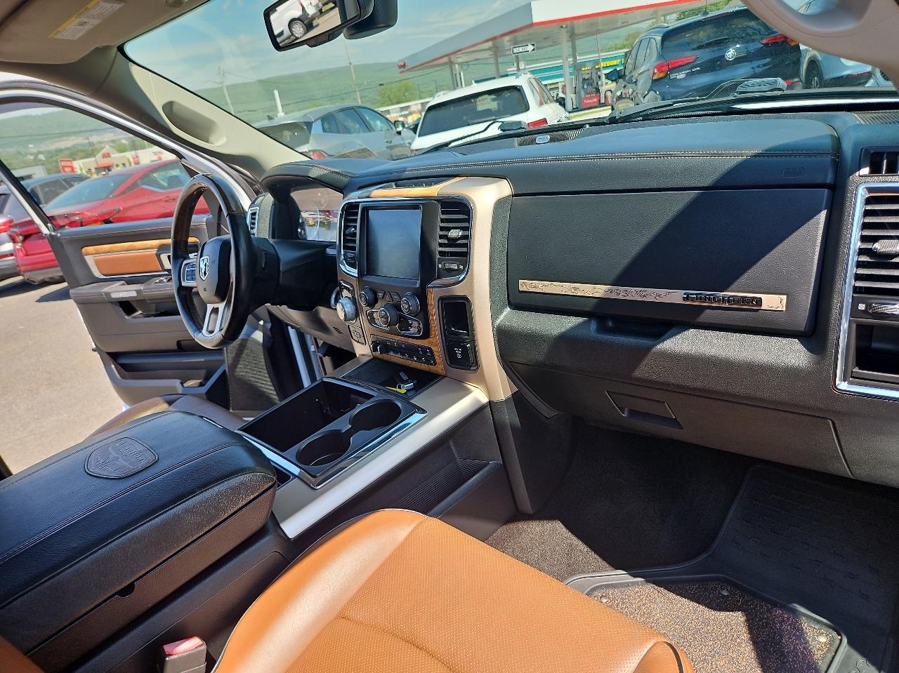 RAM 1500 4WD Crew Cab 149" Laramie Longhorn 2015