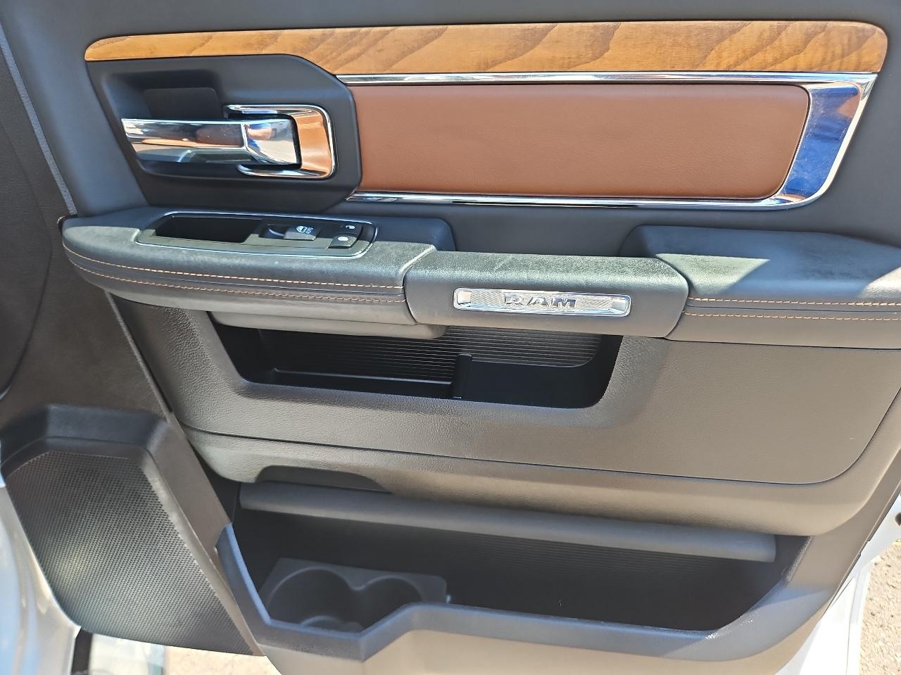 RAM 1500 4WD Crew Cab 149" Laramie Longhorn 2015