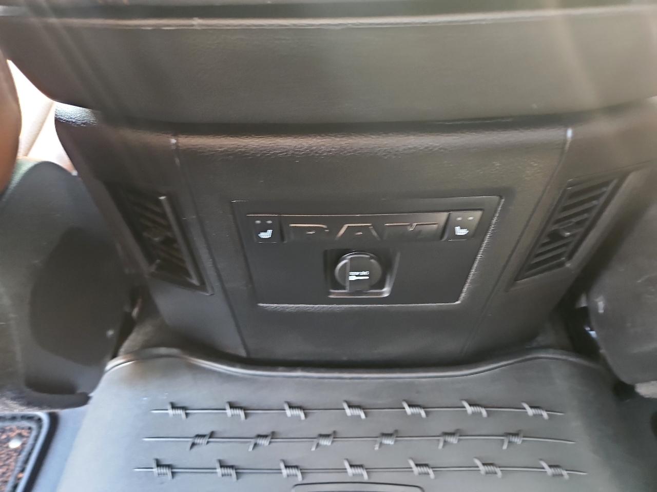 RAM 1500 4WD Crew Cab 149" Laramie Longhorn 2015