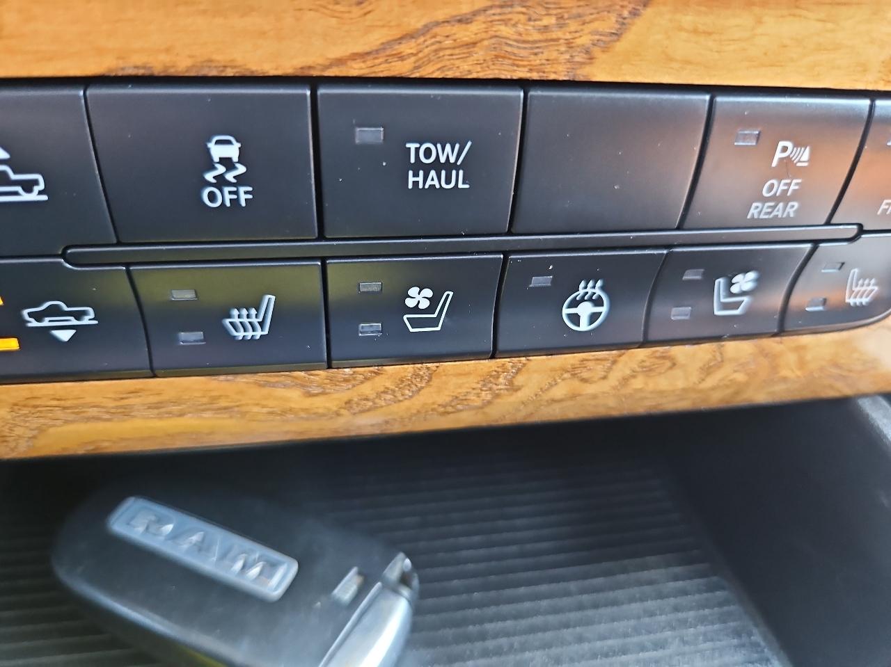 RAM 1500 4WD Crew Cab 149" Laramie Longhorn 2015