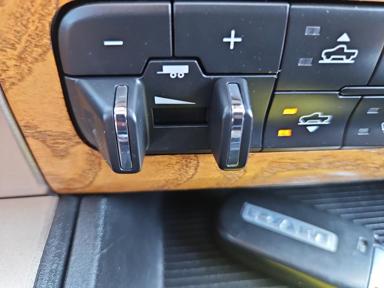 RAM 1500 4WD Crew Cab 149" Laramie Longhorn 2015