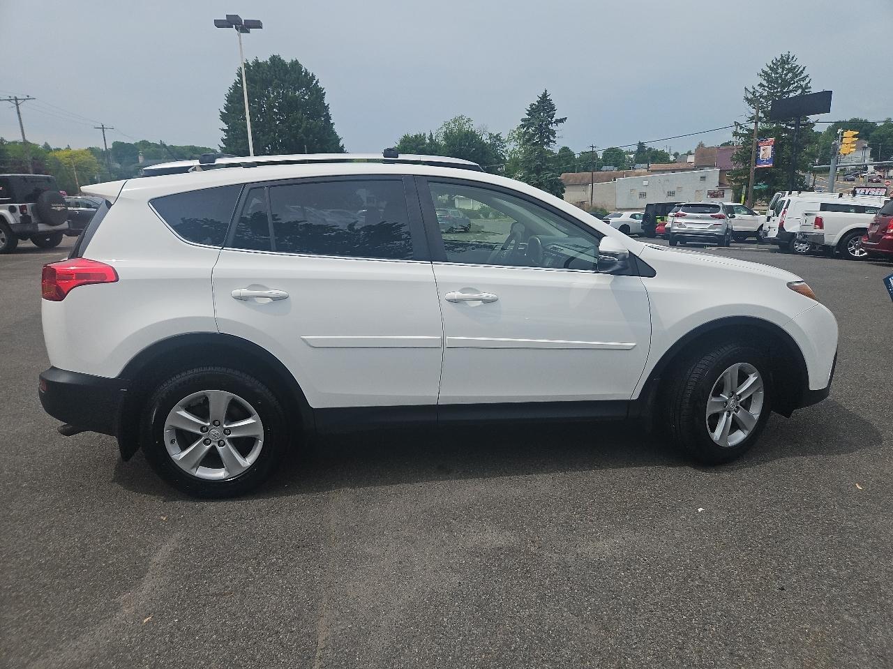 Toyota RAV4 AWD 4dr XLE (Natl) 2014