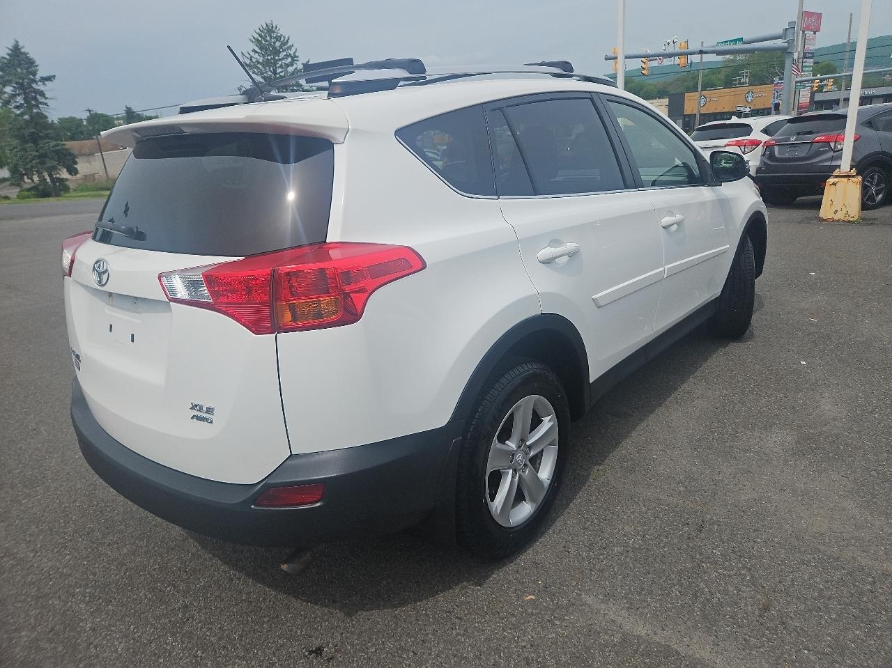 Toyota RAV4 AWD 4dr XLE (Natl) 2014