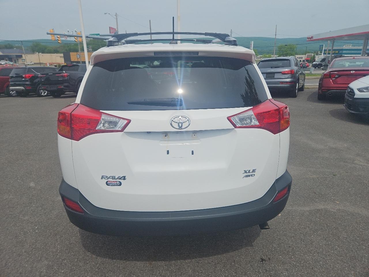 Toyota RAV4 AWD 4dr XLE (Natl) 2014