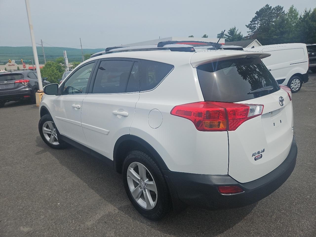 Toyota RAV4 AWD 4dr XLE (Natl) 2014