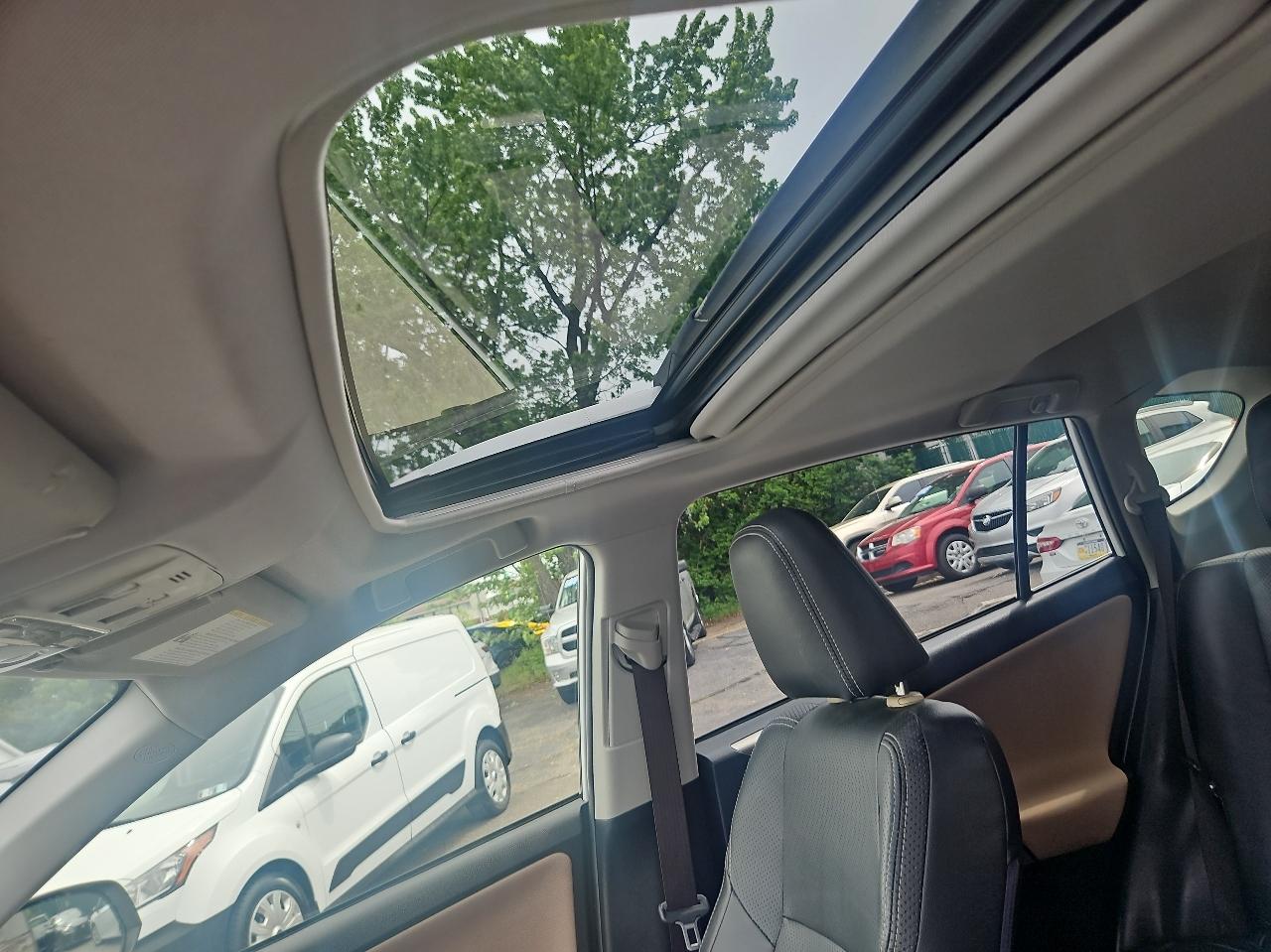 Toyota RAV4 AWD 4dr XLE (Natl) 2014