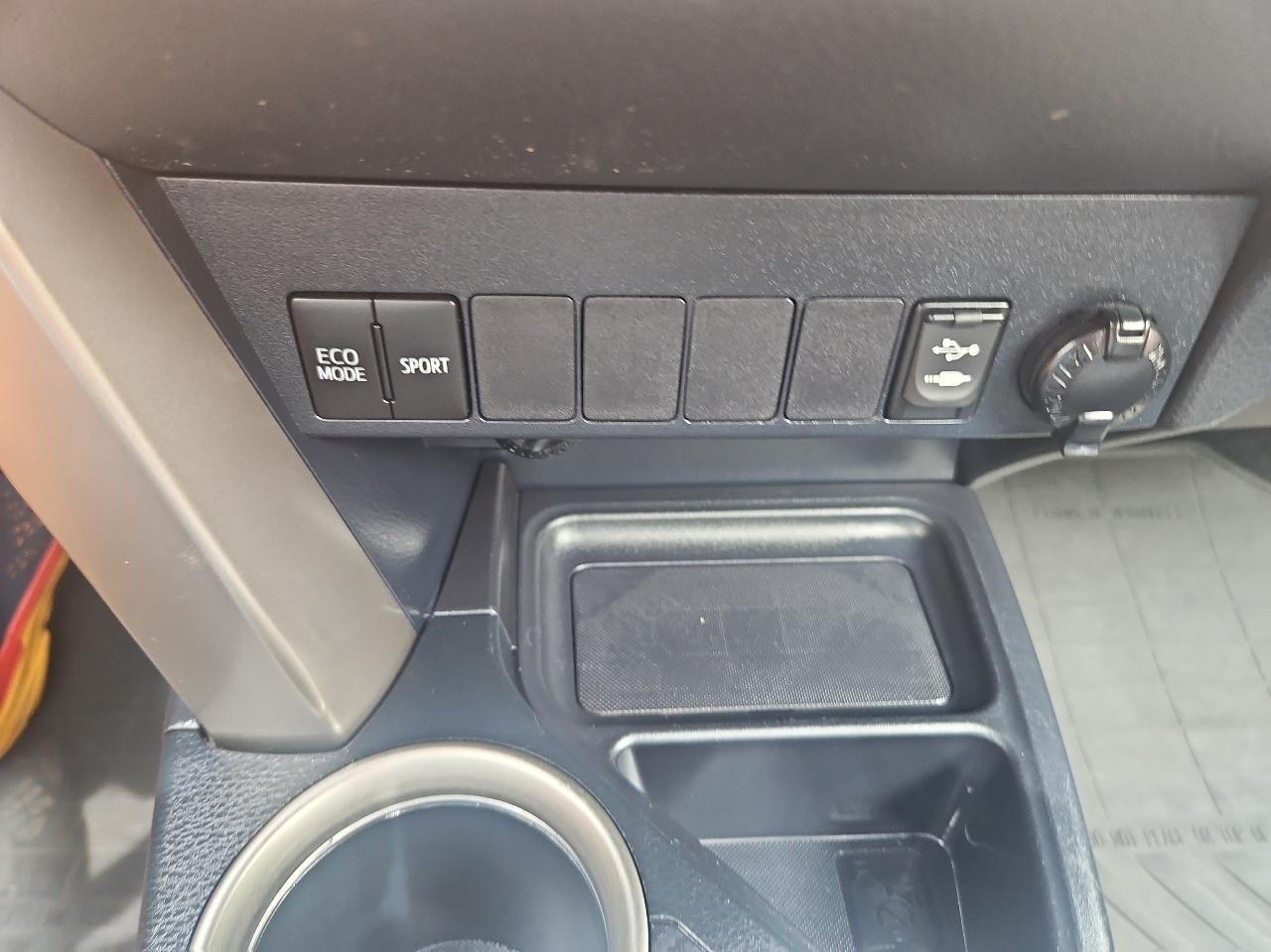 Toyota RAV4 AWD 4dr XLE (Natl) 2014