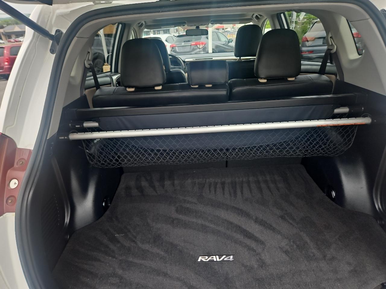 Toyota RAV4 AWD 4dr XLE (Natl) 2014