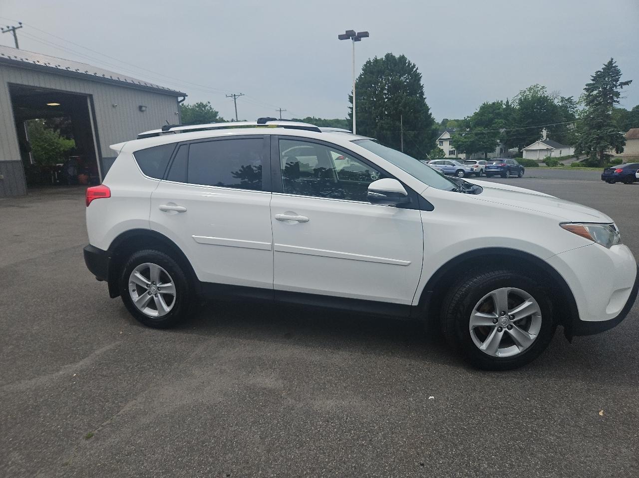 Toyota RAV4 AWD 4dr XLE (Natl) 2014