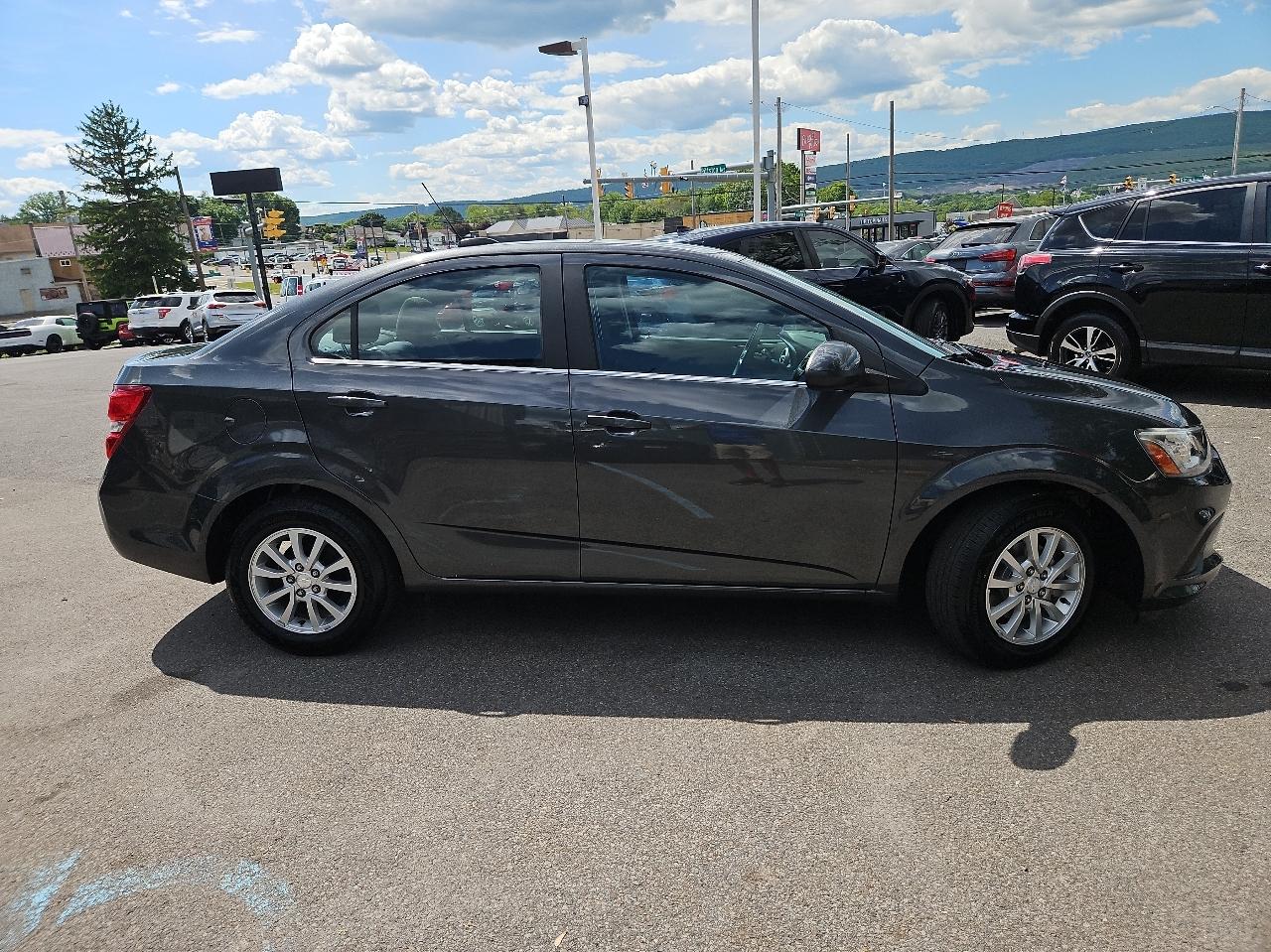Chevrolet Sonic 4dr Sdn Auto LT 2017