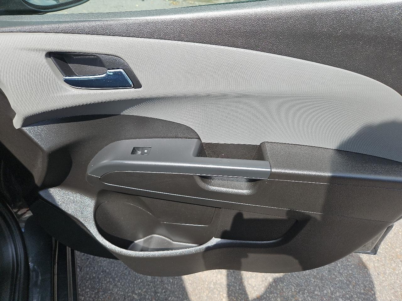 Chevrolet Sonic 4dr Sdn Auto LT 2017