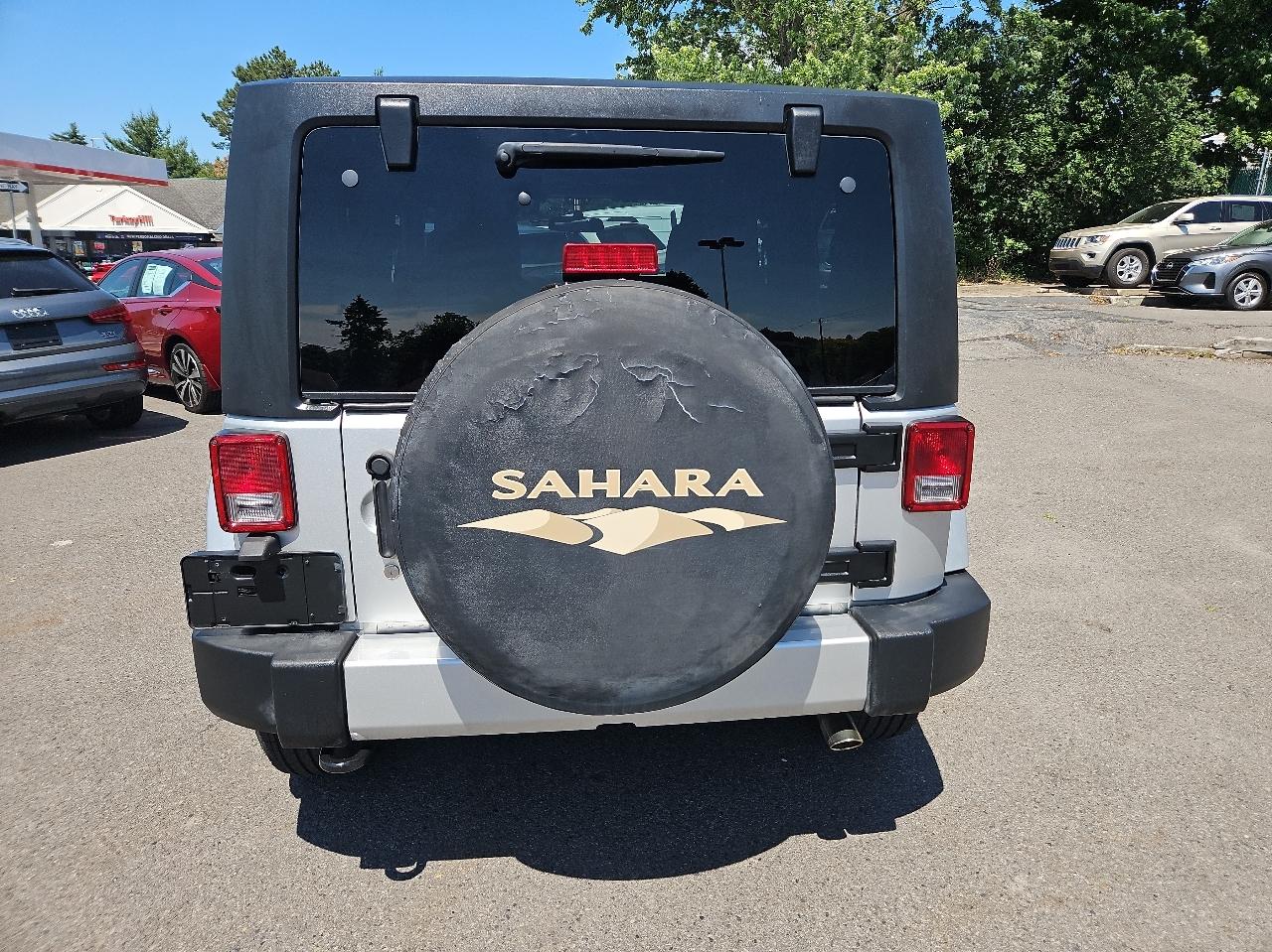 Jeep Wrangler 4WD 2dr Sahara 2012